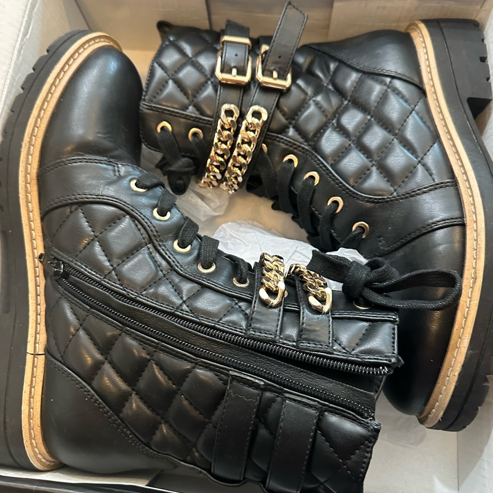 SMF BOTAS boots - black with gold. Zip on.